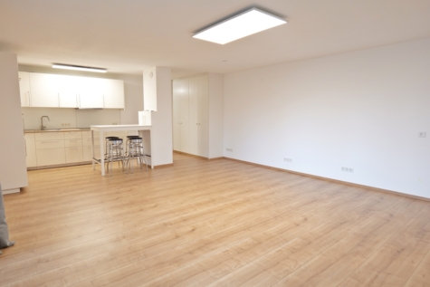 Deutz; Großraumapartment mit Balkon und Einbauküche!, 50679 Köln / Deutz, Etagenwohnung