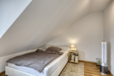 Wohnung Dachgeschoss Schlafzimmer - SOLIDE KAPITALANLAGE – 8-Parteienhaus in Longerich
