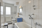 Wohnung 1.OG Bad - SOLIDE KAPITALANLAGE – 8-Parteienhaus in Longerich
