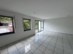 Wohnzimmer - Gemütliche 2-Zimmer-Wohnung mit Balkon und Tageslichtbad in Longerich!