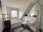 Badezimmer - 3-Zimmer-Wohnung mit Balkon in Merkenich