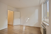 Schlafzimmer - Einziehen und wohlfühlen - moderne 3-Zimmer-Wohnung mit Balkon und Stellplatz in Köln Niehl