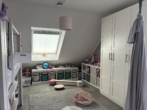 Kinderzimmer - Moderne Maisonettewohnung mit 2 Balkonen und PKW-Stellplatz in Longerich