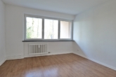 Schlafzimmer - Modernisierte 3-Zimmer Balkonwohnung in Seeberg-Süd!
