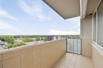 Renovierungsbedürftige 3 Zimmer Wohnung mit Blick über Köln, 50767 Köln / Heimersdorf, Etagenwohnung