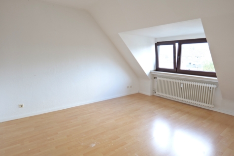 Longerich; 2,5 Zimmer Dachgeschosswohnung!, 50739 Köln, Dachgeschosswohnung