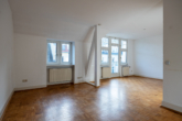 Wohnzimmer - Charmanter Altbau in Top-Lage: 3 Zimmer-Wohnung mit zwei Balkonen in Sülz!