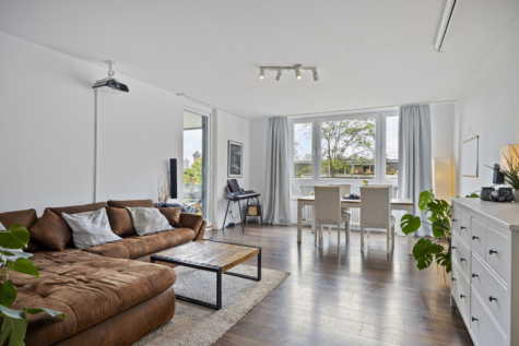 Gemütlich und zentral – 3 Zimmer, sonniger Balkon und eigener Stellplatz in Köln Niehl!, 50735 Köln / Niehl, Etagenwohnung
