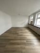 Sanierte 3-Zimmer-Wohnung mit Terrasse und Wintergarten in Grevenbroicher Fußgängerzone - Wohnzimmer