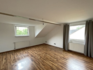 Renovierte 3-Zimmer-Wohnung in ruhiger Lage von Lindweiler, 50767 Köln, Dachgeschosswohnung