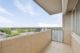 Balkon - Renovierungsbedürftige 3 Zimmer Wohnung mit Blick über Köln