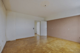 Schlafzimmer - Renovierungsbedürftige 3 Zimmer Wohnung mit Blick über Köln