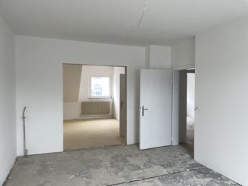 Sanierte 4-Zimmer-Wohnung in Grevenbroicher Fußgängerzone, 41515 Grevenbroich, Dachgeschosswohnung